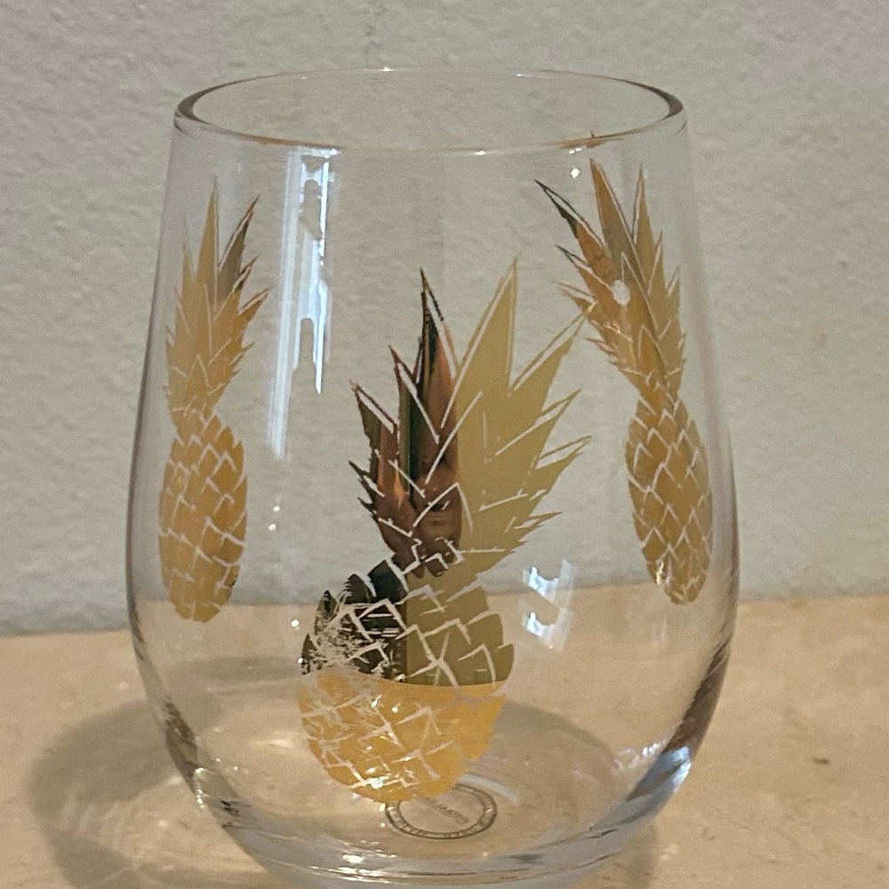 Shiraleah Chicago, Golden leaf Pineapple stemless wine glass. 17oz